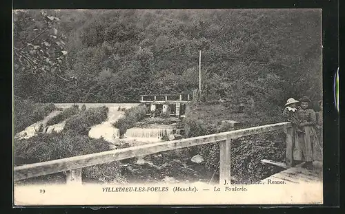AK Villedieu-les-Poeles, La Foulerie, Am Wasserfall
