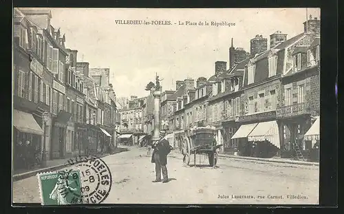 AK Villedieu-les-Poeles, La Place de la République