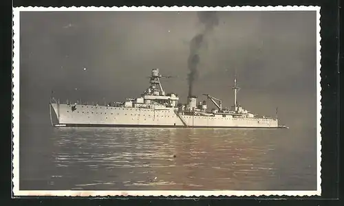 AK Französisches Kriegsschiff Duguay-Trouin heizt die Kessel an