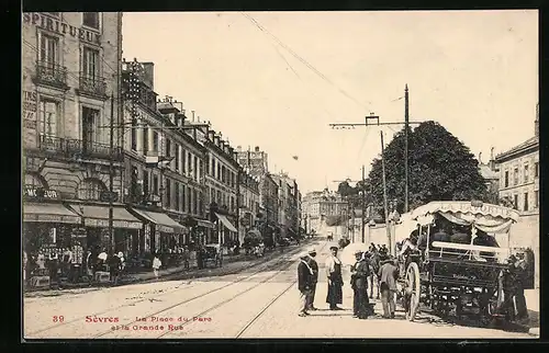 AK Sèvres, La Place du Parc et la Grande Rue