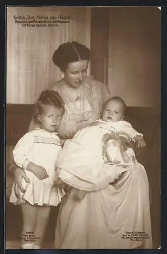 AK Gräfin Ina von Ruppin mit ihren beiden Söhnen