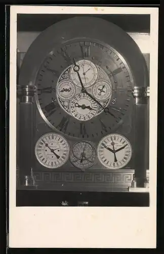 Fotografie Fischer, Glashütte, Kunstuhr von Hermann Goertz