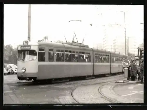 Fotografie P. Boehm, Ansicht Duisburg, Strassenbahn - Triebwagen der Linie 9