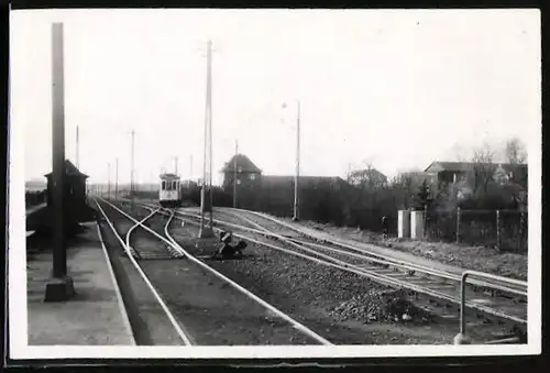 Fotografie P. Boehm, Ansicht Duisburg, Strassenbahn - Triebwagen am Bahnhof Huckingen