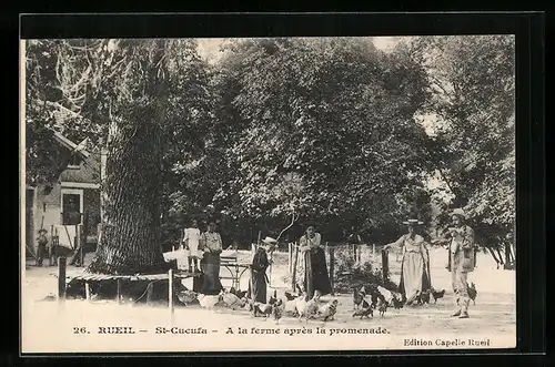 AK Rueil, St-Cucufa - A la ferme après la promenade