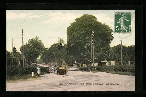 AK St-Cloud, Le Passage à niveau, avenue Magenta