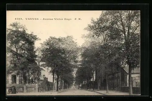 AK Vanvres, l`avenue Victor Hugo déserte