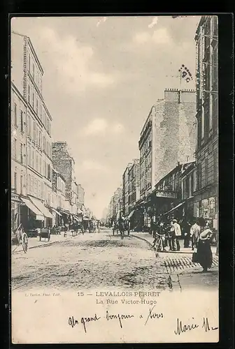 AK Levallois-Perret, La Rue Victor-Hugo