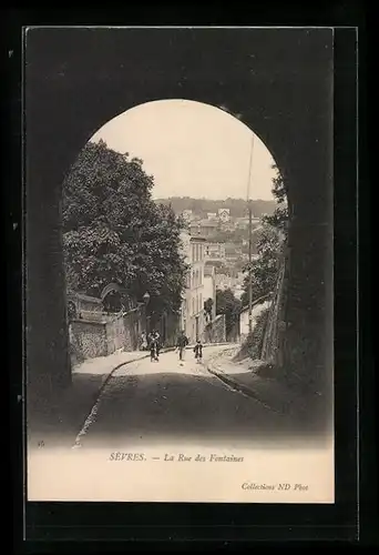 AK Sèvres, Le Rue des Fontaines