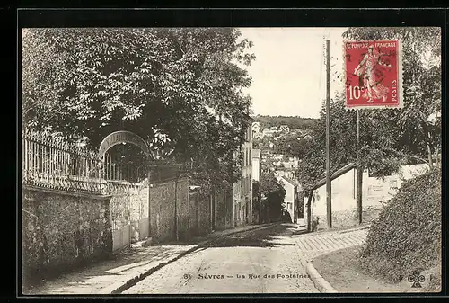 AK Sèvres, La Rue des Fontaines