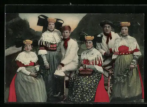 AK Vier Damen und zwei Herren in der Tracht von Schaumburg-Lippe