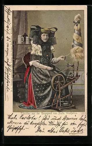 AK Frau beim Spinnen in einer Tracht aus der Umgegend von Porta Westfalica
