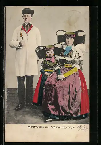 AK Kleine Familie in der Volkstracht aus Schaumburg-Lippe