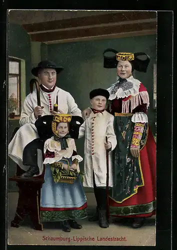 AK Paar mit zwei Kindern in Schaumburg-Lippischer Landestracht