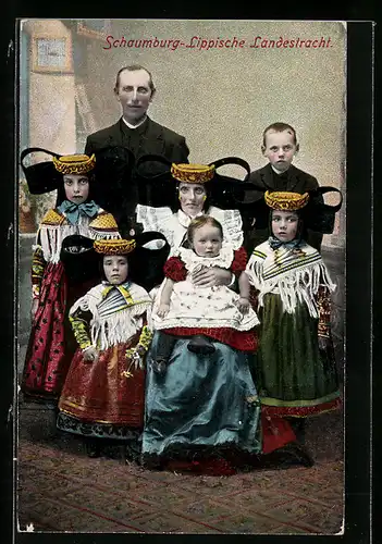 AK Elternpaar mit seinen fünf Kindern in der Tracht aus Schaumburg-Lippe