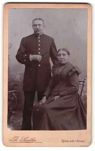 Fotografie Th. Siedler, Goslar, Portrait gut gekleidetes Paar