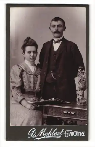 Fotografie D. Mehlert, Garding, Portrait Paar in eleganter Kleidung