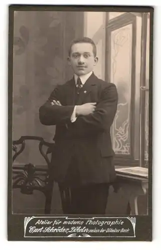 Fotografie Curt Schröder, Döbeln, Portrait edler Mann mit Krawatte im Anzug