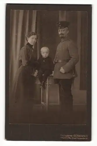 Fotografie Germania, Hagen i / W., Portrait Soldat in Uniform mit Frau und Kind