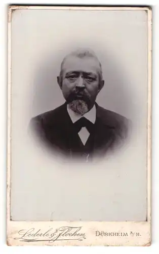 Fotografie Lederle & Flocken, Dürkheim a. H., Portrait stattlicher Herr mit Spitzbart