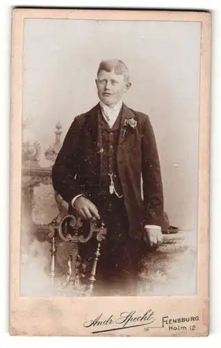 Fotografie Andr. Specht, Flensburg, Portrait junger Herr im Anzug