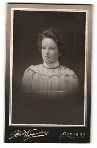 Fotografie Albert Winsauer, Dornbirn, Portrait schöne Dame in weisser Bluse