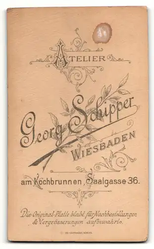 Fotografie Georg Schipper, Wiesbaden, Portrait edle Frau in weisser Bluse
