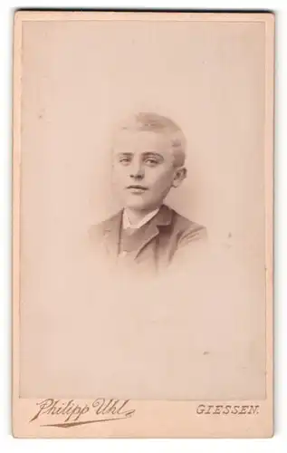 Fotografie Philipp Uhl, Giessen, Portrait blonder Bube im Anzug