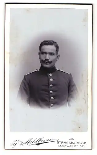Fotografie J. Mehbreuer, Strassburg i. E., Portrait stattlicher Soldat in interessanter Uniform