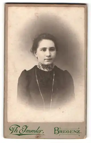 Fotografie Th. Immler, Bregenz, Portrait junges Mädchen mit zurückgebundenem Haar