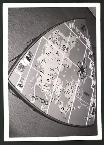 Fotografie Ausstellung Leipzig, Dänischer Stand mit Reliefplan auf Messe 1940