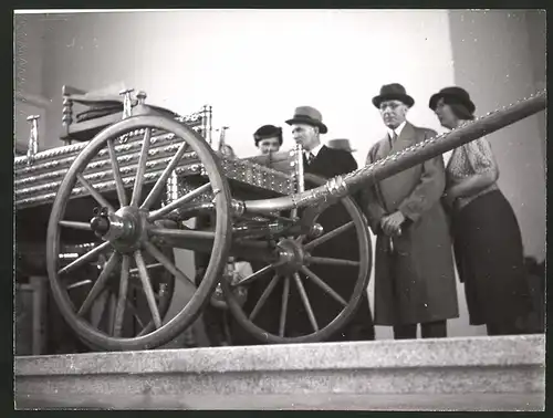 Fotografie I. Internationale Handwerksausstellung Berlin 1938, germanischer Wagen