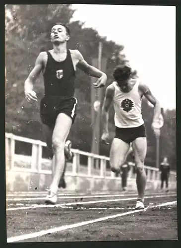 Fotografie Sturm, Leichtathletik am Sportopfertag, Hossmann siegt vor Krisper im 400m Lauf