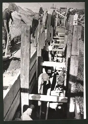 Fotografie Dainko, Ansicht Rannersdorf, Die Liesingregulierung, Bauarbeiten auf Strecke in Kledering und Rothneusiedl