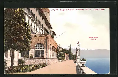 AK Gardone Riviera, Blick vom Grand Hotel zum Monte Baldo