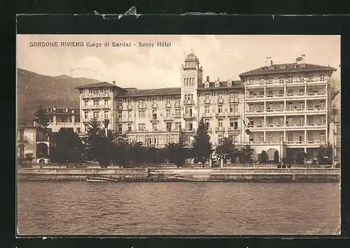 AK Gardone Riviera, Blick auf das sonnenbeschienene Savoy-Hotel