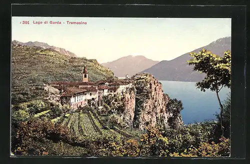 AK Tremosine, Stadtblick mit Gebirge