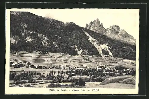 AK Pozza / Valle di Fassa, Panoramablick auf das Dorf