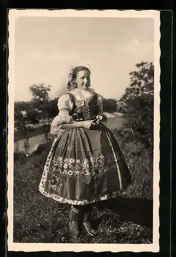 AK Tschechische Frau in Volkstracht