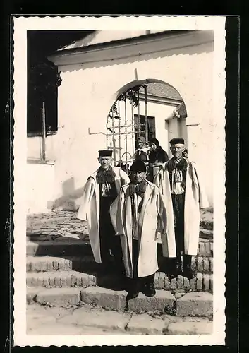 AK Pred kostelem ve Vicnove