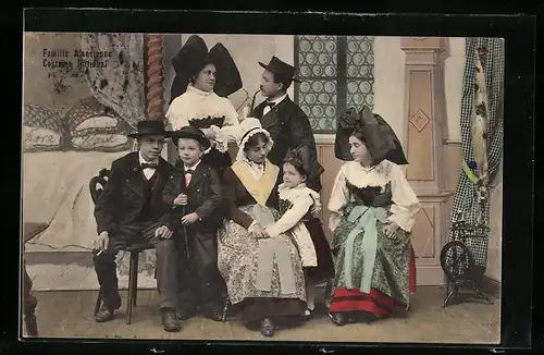 AK Famille Alsacienne, Costume National