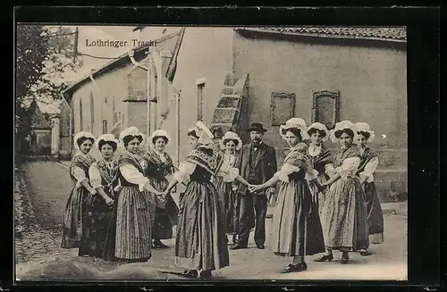 AK Mann mit Frauen in Lothringer Tracht