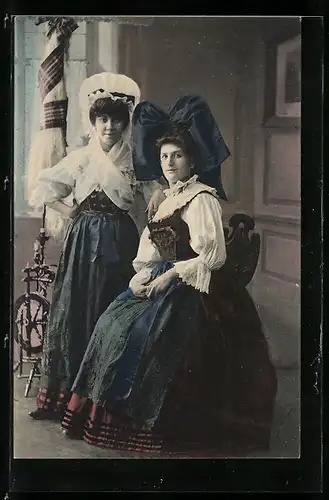 AK Elsässerinnen in Tracht mit Spinnrad