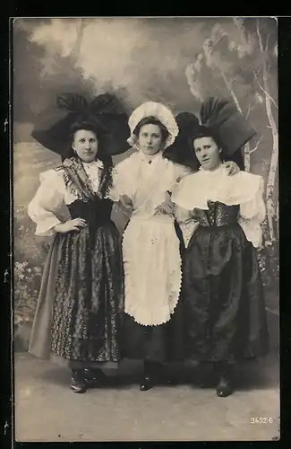 AK Drei Damen in der elsass-lothringischen Tracht