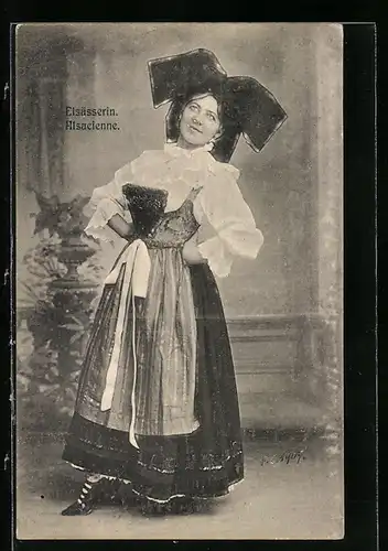 AK Elsässerin in Tracht wirft sich in Pose