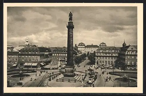 AK Darmstadt, Platz mit Denkmal, Geschäften und Strassenbahn