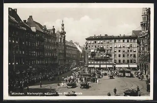 AK München, Marienplatz während des Glockenspiels