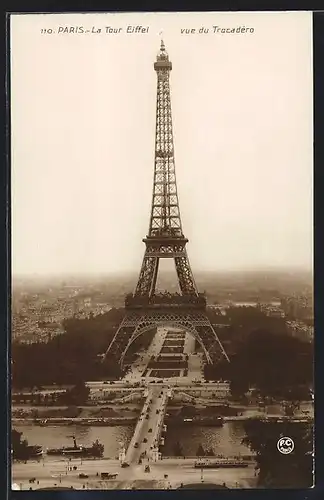 AK Paris, La Tour Eiffel, vue du Trocadéro, Eiffelturm, Strassenbahn