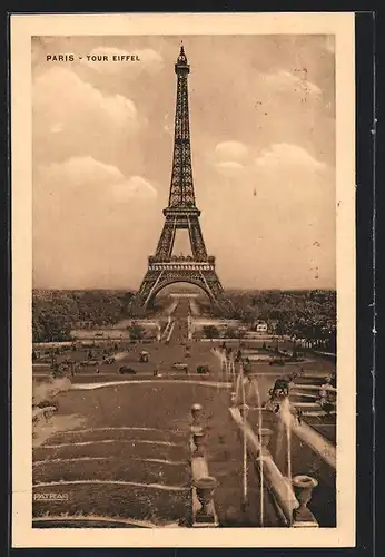 AK Paris, La Tour Eiffel, Eiffelturm, Les Jardins