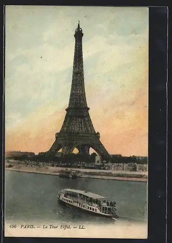 AK Paris, La Tour Eiffel, Dampfer vor dem Eiffelturm